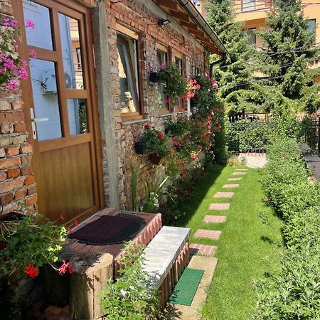 Flower House In The City Center! Pristina Esterno foto