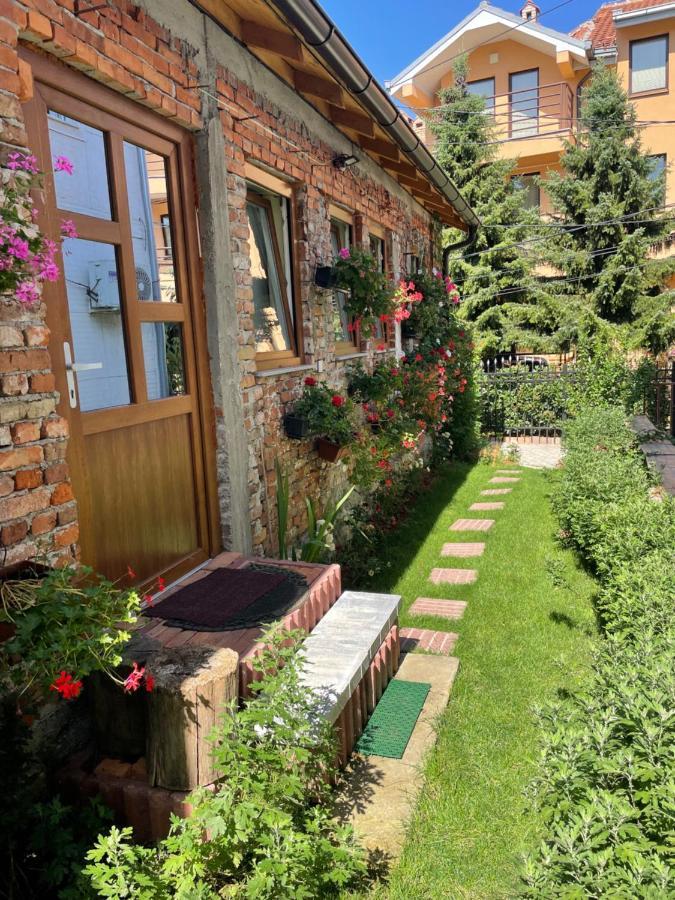 Flower House In The City Center! Pristina Esterno foto